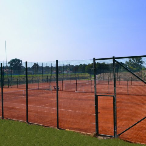 09-2014 / Tennisplätze mit rotem Ton in GŁOWNO