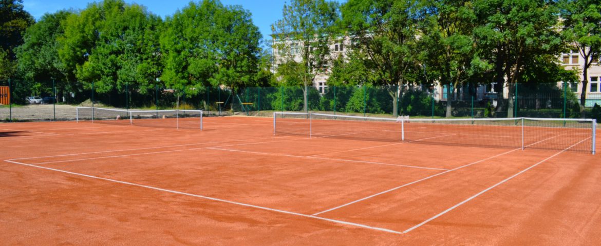 07-2017 / Zwei Tennisplätze mit rotem Ton – Pro Sport Racibórz