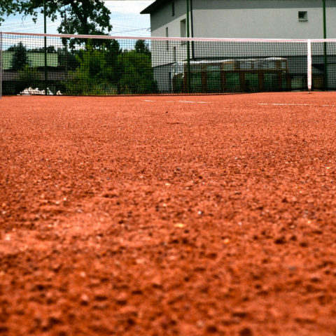 07-2016 / Zwei Tennisplätze mit rotem Ton in Mysłowice (Polen)