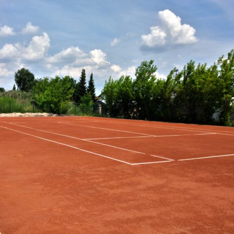 07-2016 / Tennisplatz mit rotem Ton – Angie Puszczykowo