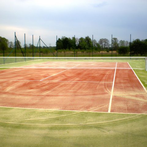 07-2016 / Tennisplatz mit Kunstrasen in Polanica Zdrój